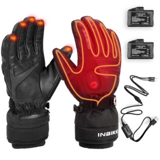 Gants noirs avec leur batterie et le câble sur fond blanc