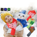 jeune fille qui joue dehors dans la neige et qui porte le tour de cou chauffant rouge