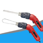 2 couteaux chauffants avec 2 lames différents sur un fond blanc et bleu