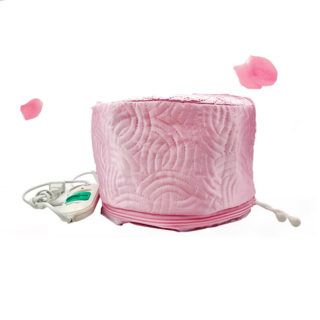 Casqeu chauffant rose avec des pétales de fleur au-dessus sur fond blanc.