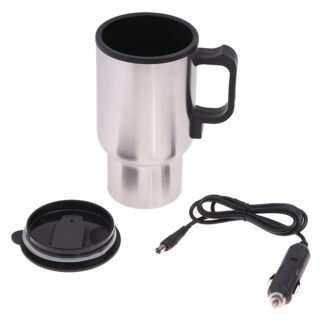On voit un mug en acier inoxydable gris et noir, avec sa prise allume-cigare. Il est simple mais joli.