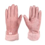 paire de gants chauffants roses sur fond blanc