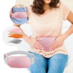 Femme assise portant un coussin rose autour de la table et se tenant le ventre avec des images de coussin rose dans des cercles