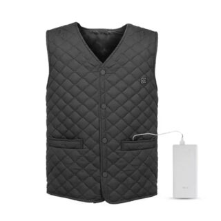 Blouson noir sans manches avec batterie blanche branchée sur fond blanc